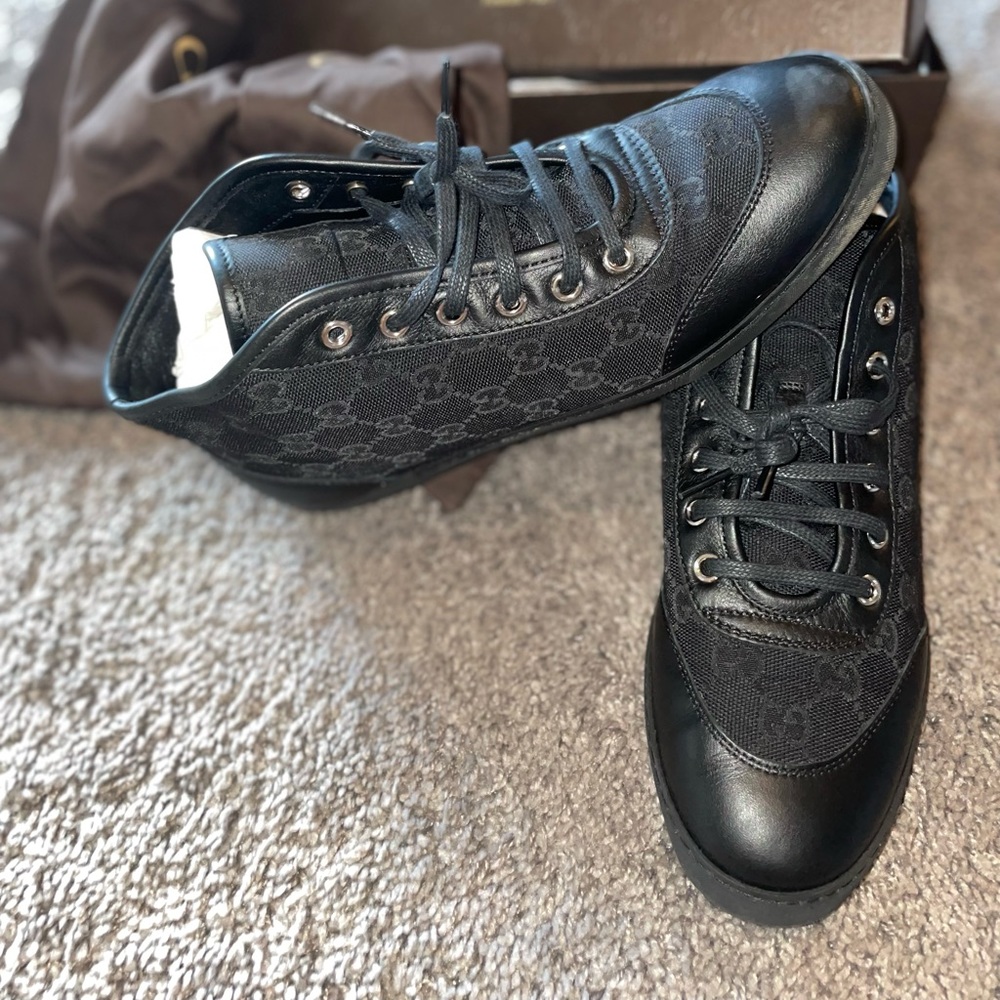 GUCCI 37.5  7.5  Original GG Logo Canvas Monogram Leather Trim Black Sneaker